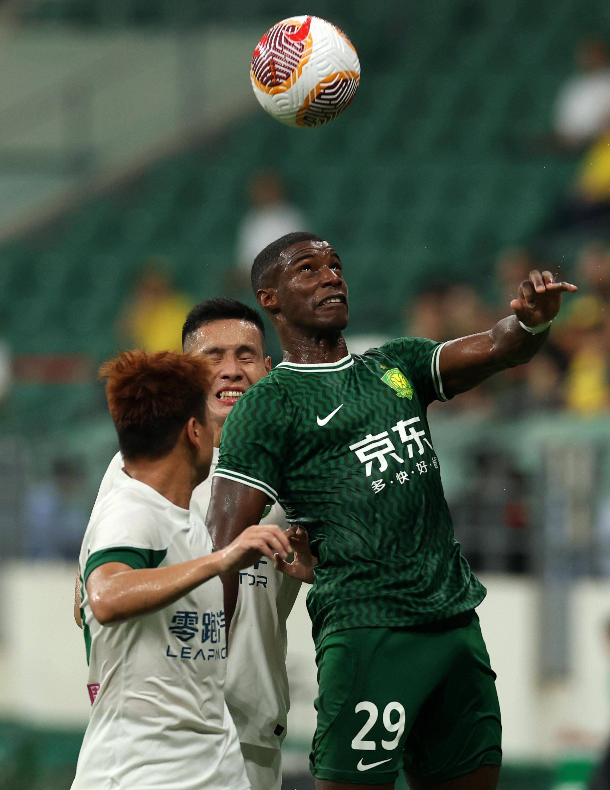 在北京国安赛场上演中超，三杀，引发球迷泪目的简单介绍