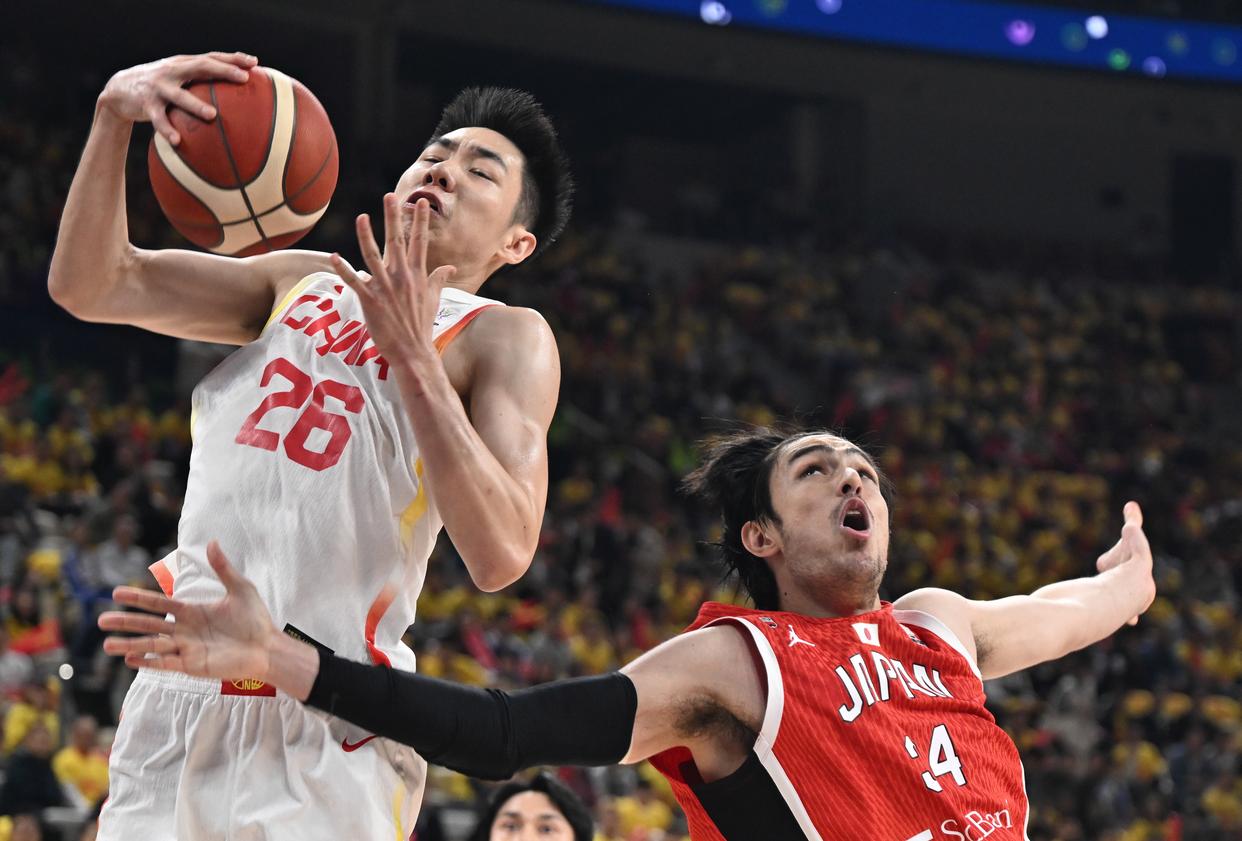 关于亚洲杯篮球赛精彩大战即将上演，球迷欢呼雀跃的信息