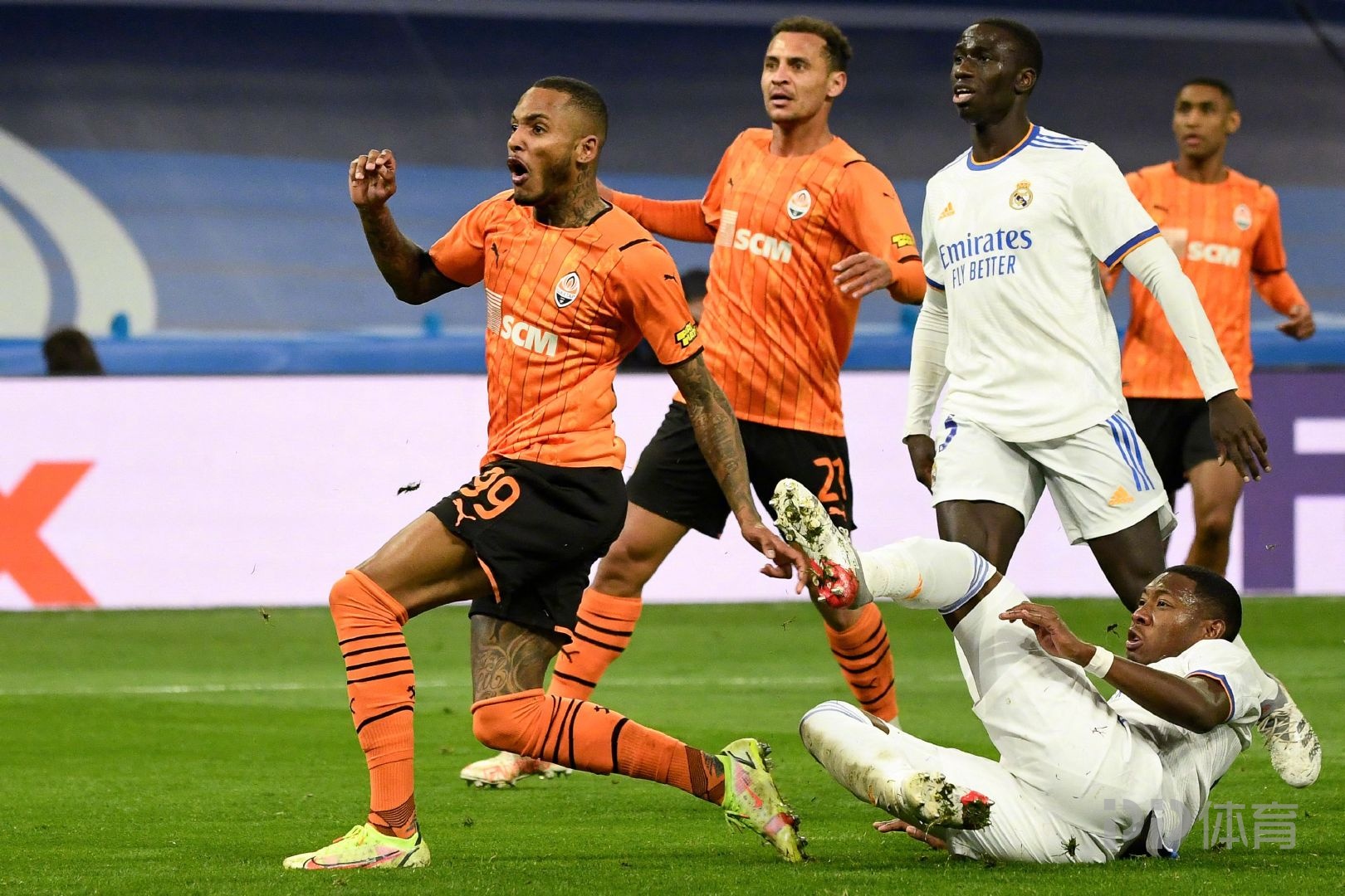 包含汉堡球队角逐积分榜首位，球迷期待更进一步的词条