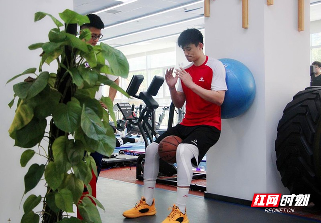 湖南男篮积极备战,专注提高技术的简单介绍 湖南男篮积极备战,专注提高技术的简单介绍