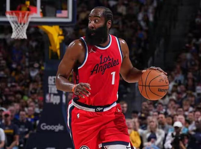 火箭再胜国王，哈登狂砍40+分