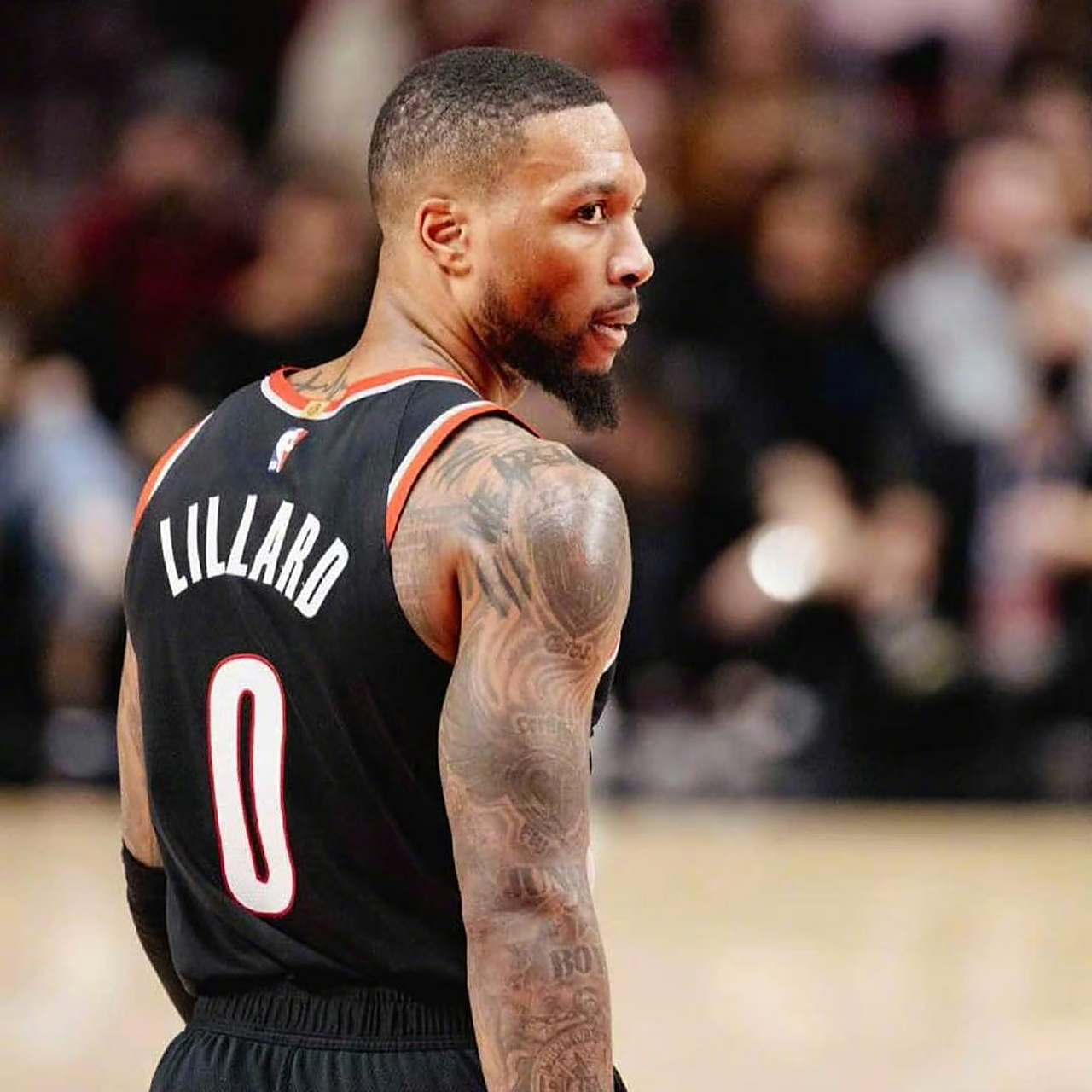 开拓者横扫尼克斯，利拉德狂砍35分