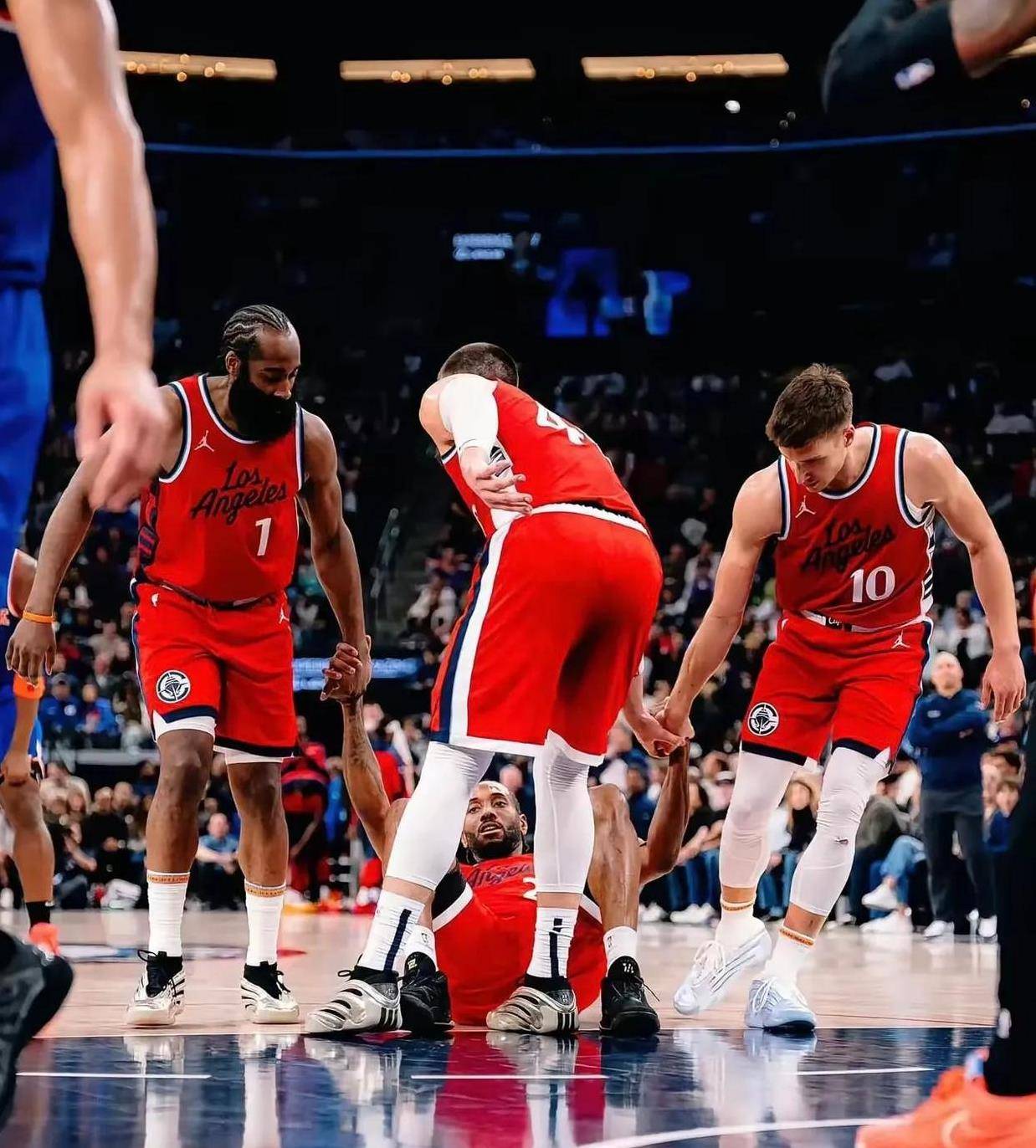 快船击败马刺取得四连胜