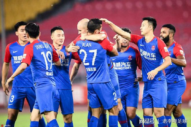 关于重庆斯威与北京国安的对决，胜者居高位的信息