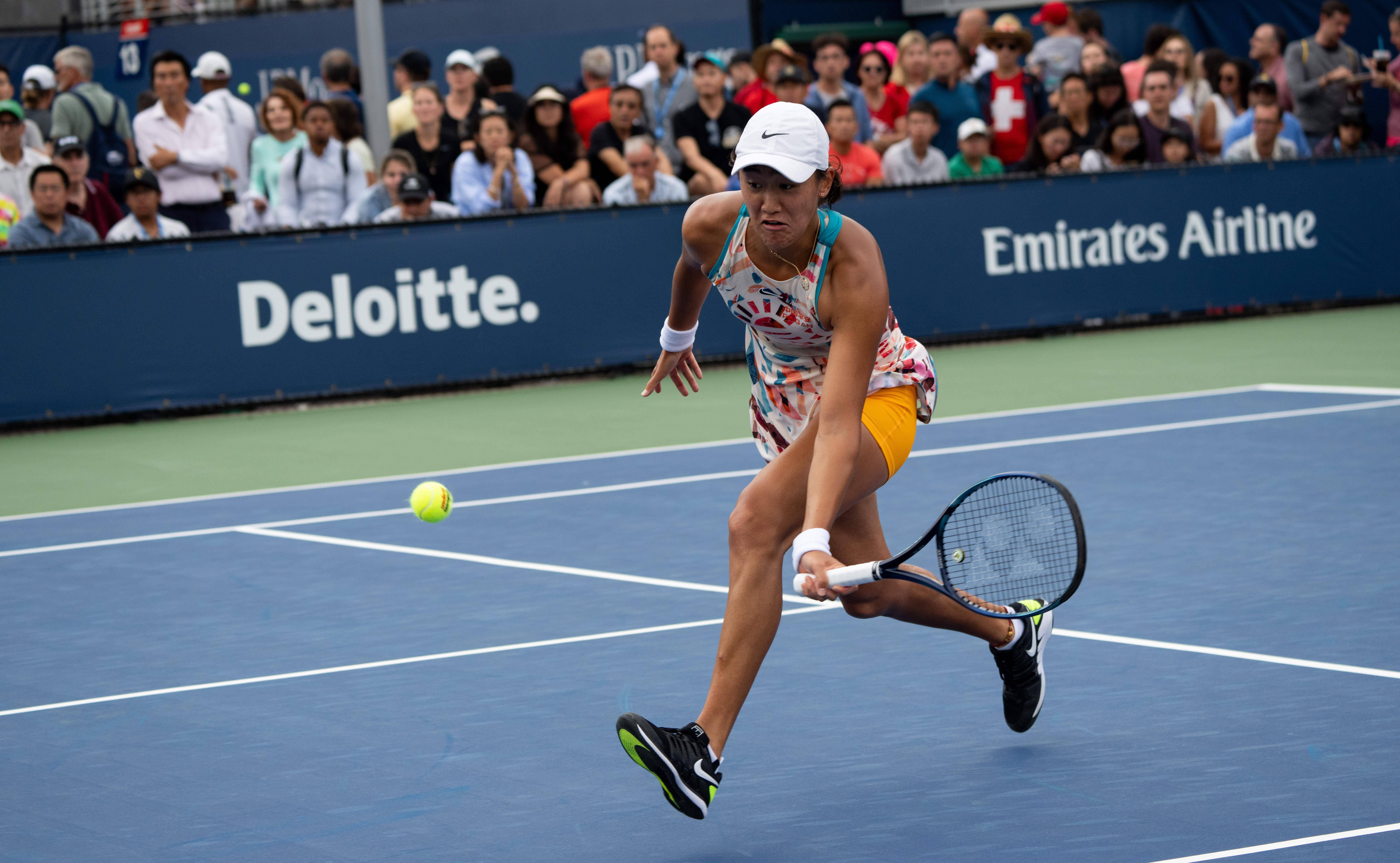 网球赛场上精彩对决备受瞩目